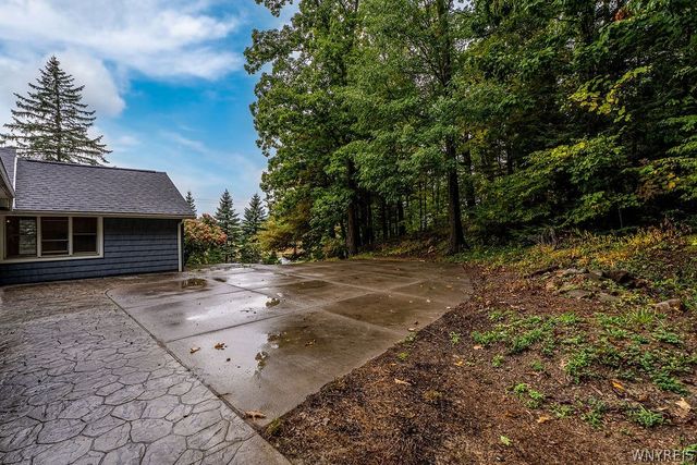 7015 S Abbott Rd, Boston, NY 14075