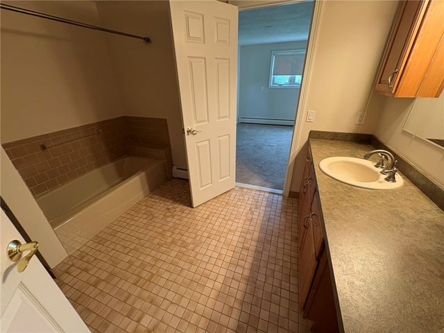 60 Saddle Green B, North Providence, RI 02904