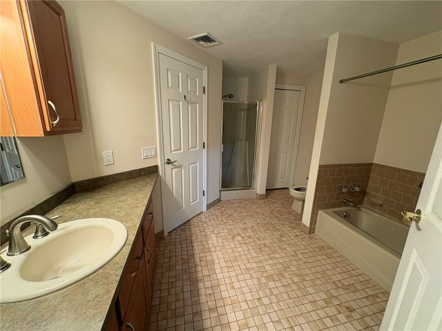 60 Saddle Green B, North Providence, RI 02904