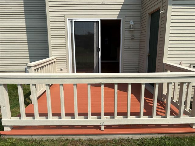 60 Saddle Green B, North Providence, RI 02904