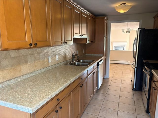 60 Saddle Green B, North Providence, RI 02904