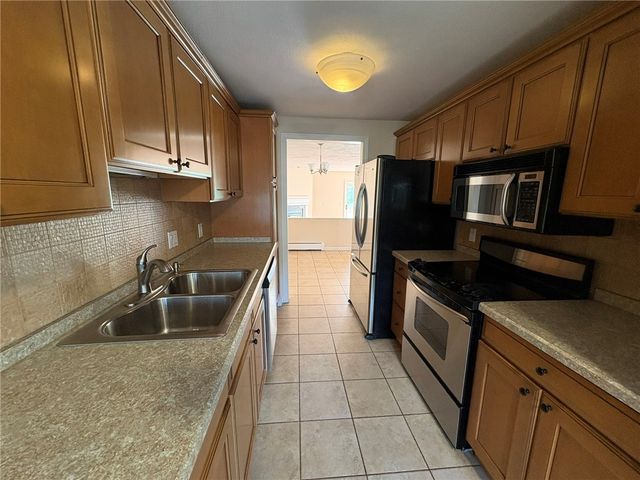 60 Saddle Green B, North Providence, RI 02904