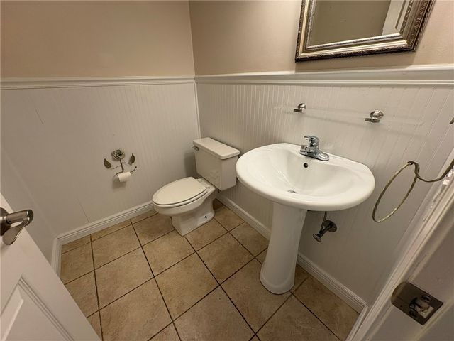 60 Saddle Green B, North Providence, RI 02904
