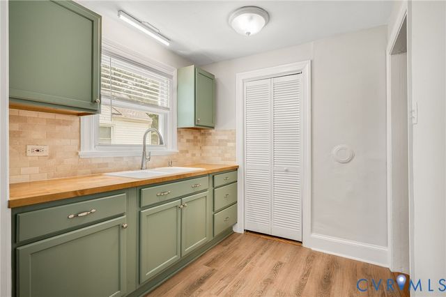 13 W Magruder St, Sandston, VA 23150