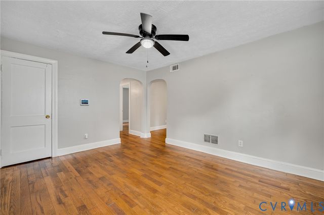 13 W Magruder St, Sandston, VA 23150