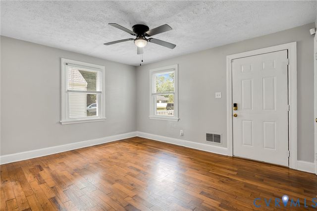13 W Magruder St, Sandston, VA 23150