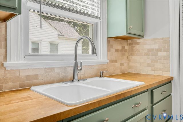 13 W Magruder St, Sandston, VA 23150