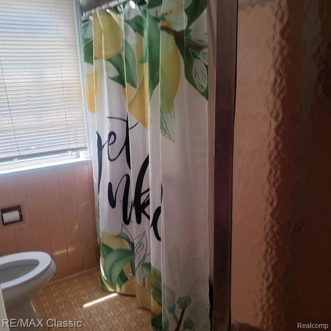 16215 and 16217 Greenview Avenue, Detroit, MI 48219