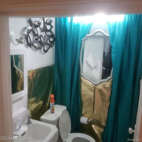 16215 and 16217 Greenview Avenue, Detroit, MI 48219