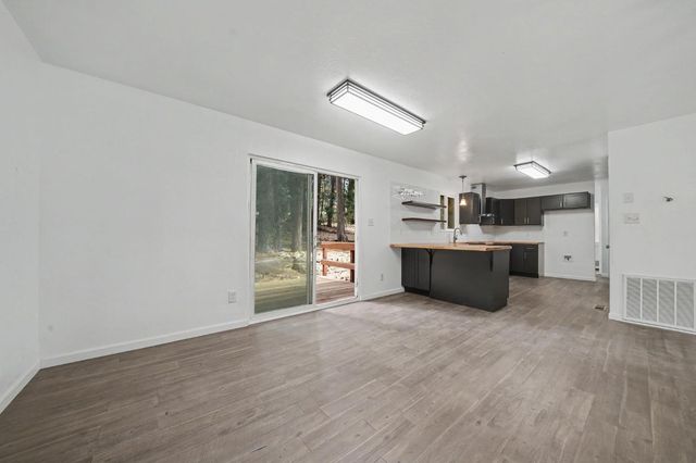 25865 Creekside Dr, Pioneer, CA 95666