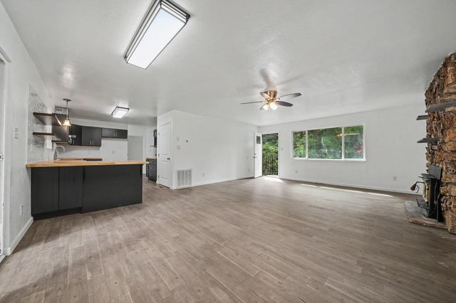 25865 Creekside Dr, Pioneer, CA 95666