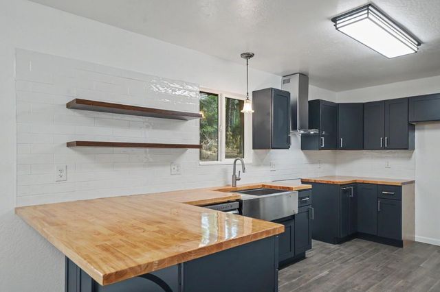 25865 Creekside Dr, Pioneer, CA 95666