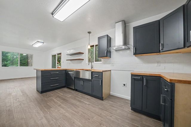 25865 Creekside Dr, Pioneer, CA 95666