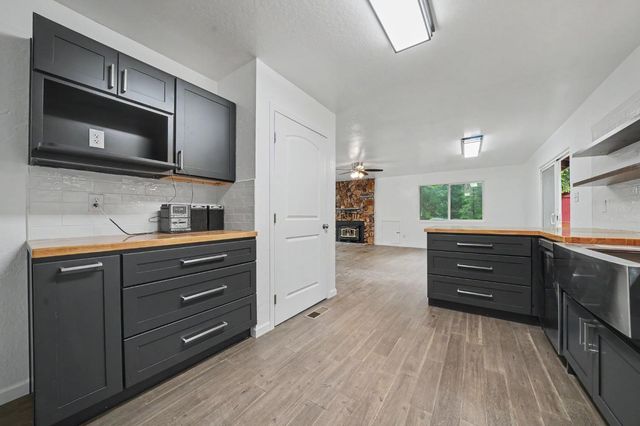 25865 Creekside Dr, Pioneer, CA 95666