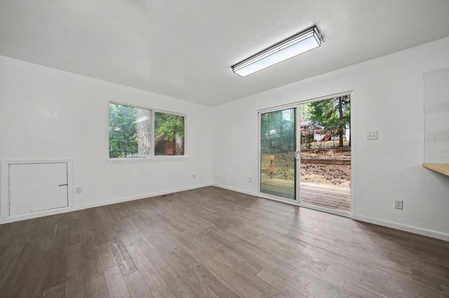 25865 Creekside Dr, Pioneer, CA 95666