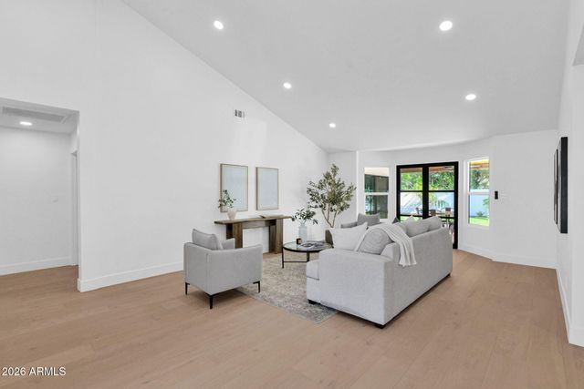 7506 E WOODSAGE Lane, Scottsdale, AZ 85258