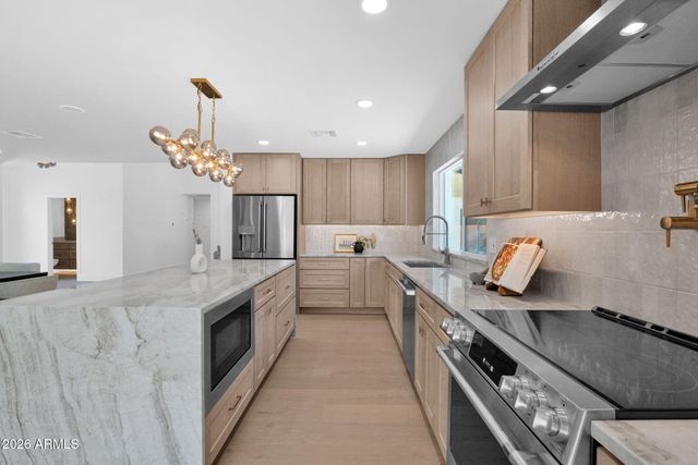7506 E WOODSAGE Lane, Scottsdale, AZ 85258