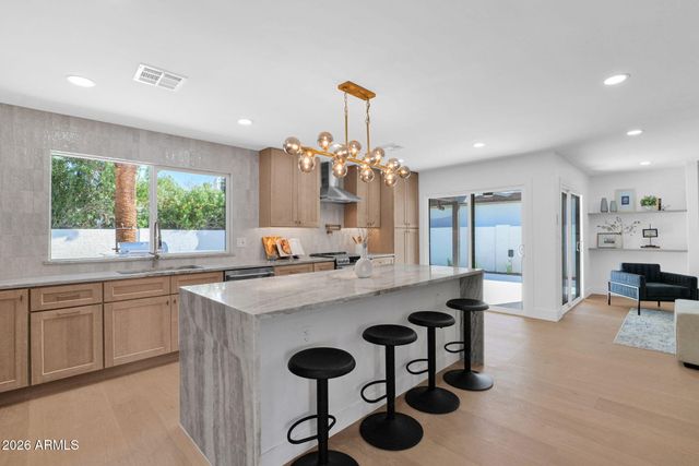 7506 E WOODSAGE Lane, Scottsdale, AZ 85258
