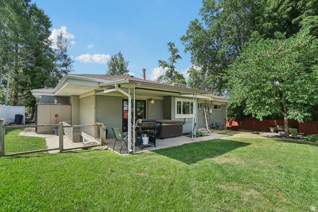 2451 E MURRAY HOLLADAY RD, Holladay, UT 84117
