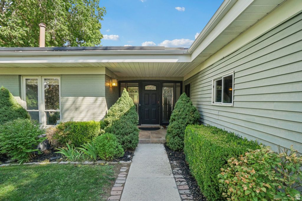 2451 E MURRAY HOLLADAY RD, Holladay, UT 84117