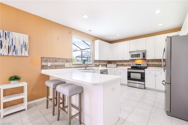 11117 Lakeland CIR, Fort Myers, FL 33913