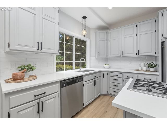 15730 Sw BOBWHITE Cir, Beaverton, OR 97007