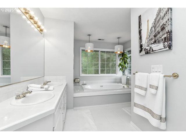 15730 Sw BOBWHITE Cir, Beaverton, OR 97007