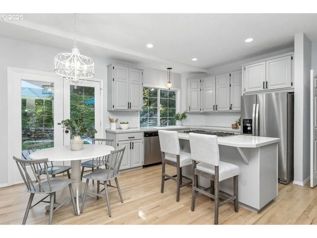 15730 Sw BOBWHITE Cir, Beaverton, OR 97007