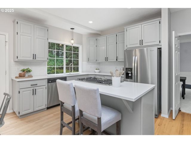 15730 Sw BOBWHITE Cir, Beaverton, OR 97007