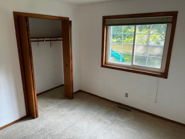 9023 Nantwick Ridge, Brooklyn Park, MN 55443