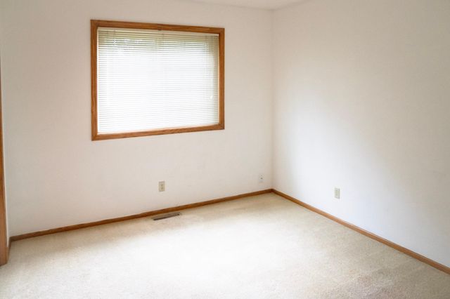 9023 Nantwick Ridge, Brooklyn Park, MN 55443