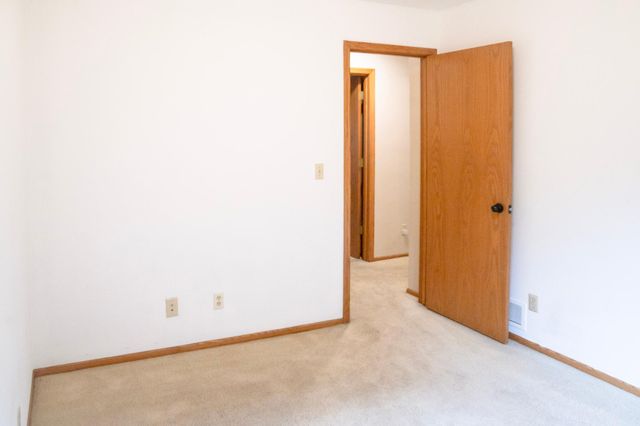 9023 Nantwick Ridge, Brooklyn Park, MN 55443