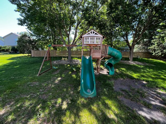 9023 Nantwick Ridge, Brooklyn Park, MN 55443