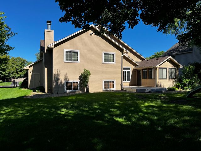 9023 Nantwick Ridge, Brooklyn Park, MN 55443