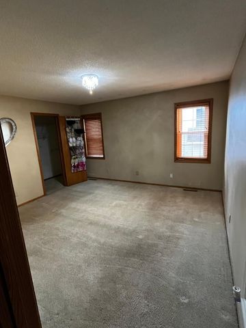 9023 Nantwick Ridge, Brooklyn Park, MN 55443