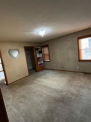 9023 Nantwick Ridge, Brooklyn Park, MN 55443