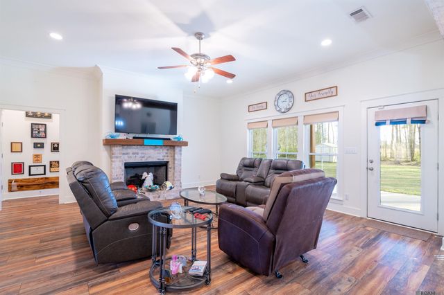 7066 Port Hudson Pride Rd, Zachary, LA 70791