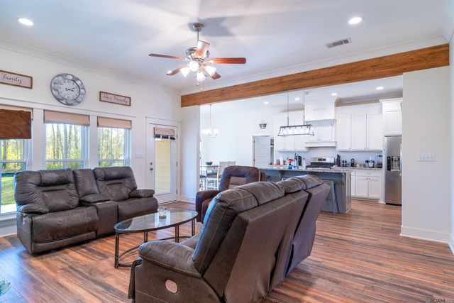 7066 Port Hudson Pride Rd, Zachary, LA 70791