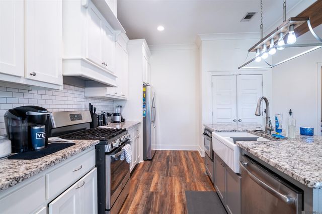 7066 Port Hudson Pride Rd, Zachary, LA 70791