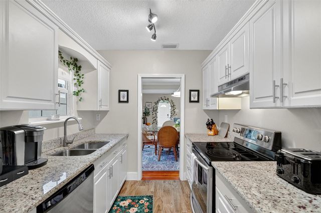 418 E 10TH AVENUE, Mount Dora, FL 32757
