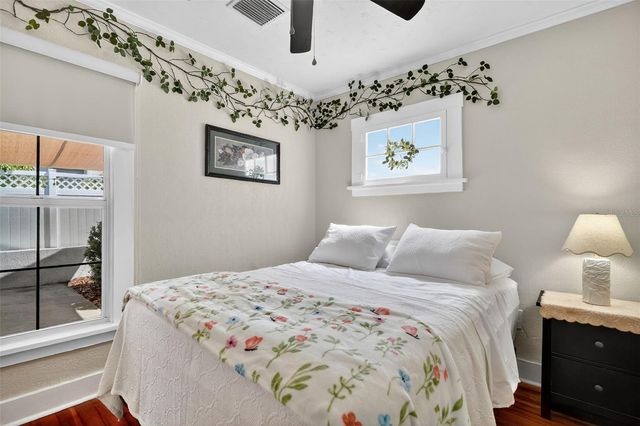 418 E 10TH AVENUE, Mount Dora, FL 32757