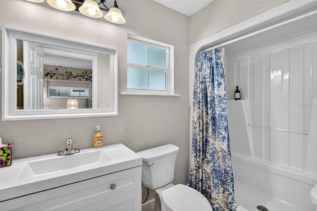 418 E 10TH AVENUE, Mount Dora, FL 32757