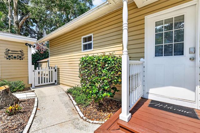 418 E 10TH AVENUE, Mount Dora, FL 32757