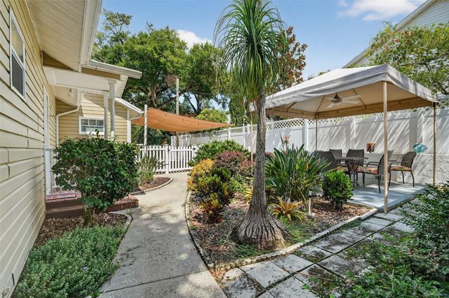 418 E 10TH AVENUE, Mount Dora, FL 32757