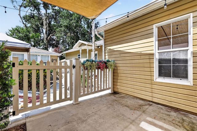 418 E 10TH AVENUE, Mount Dora, FL 32757