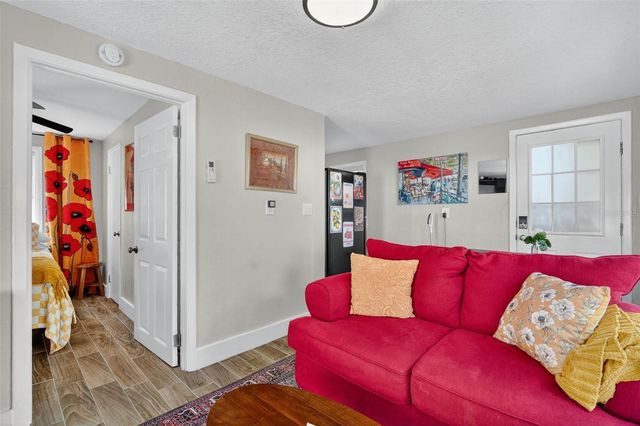 418 E 10TH AVENUE, Mount Dora, FL 32757
