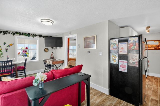 418 E 10TH AVENUE, Mount Dora, FL 32757