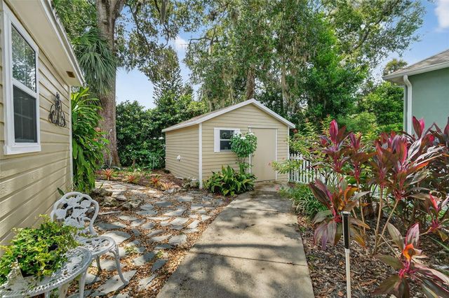 418 E 10TH AVENUE, Mount Dora, FL 32757