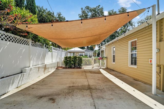 418 E 10TH AVENUE, Mount Dora, FL 32757