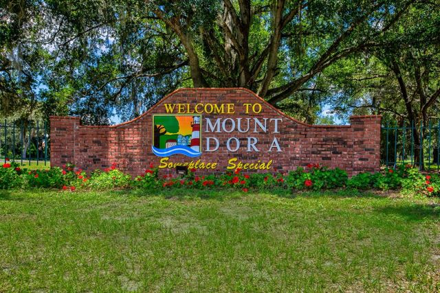 418 E 10TH AVENUE, Mount Dora, FL 32757